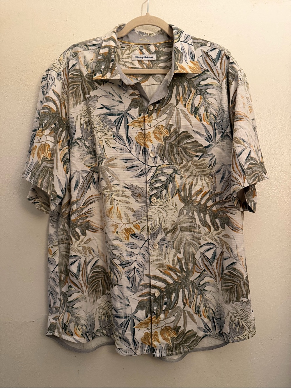 Tommy Bahama XL  Short-Sleeve Tropical Leaf Button-Up Shirt - White/Olive